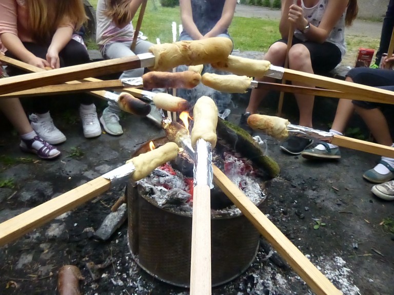 Stockbrot am Lagerfeuer